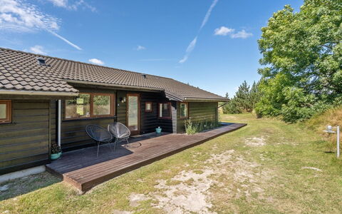 Sirpa - 1Km from the Sea: Meubilair, Interieur Ontwerp, Flooring, Hout, Verdieping, Plafond, Houten Vloer, Stoel, Tafel, Verlichting
