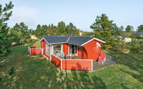 Hilleborg - 100M from the Sea: Zwembad, Buitenmeubels, Meubilair, Toevlucht, Flagstone, Eco Hotel, Schaduw, Stoel, Vrije Tijd, Landgoed