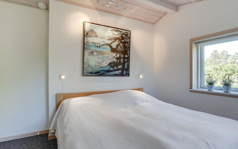 Jeldrik - 100M from the Sea: Hout, Plafond, Flooring, Interieur Ontwerp, Verdieping, Slaapkamer, Bed, Kamer, Houten Vloer, Laken