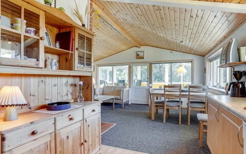 Jeldrik - 100M from the Sea: Hout, Interieur Ontwerp, Plafond, Meubilair, Huis, Deur, Kamer, Keuken, Hardwood, Lichte Inrichting