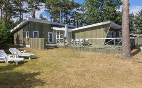 Hwelp - 200M from the Sea: Dak, Huis, Huis, Verblijf, Deur, Siding, Dek, Veranda, Plank, Hardwood