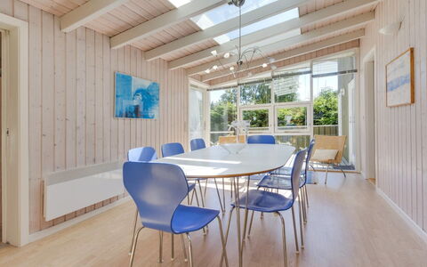 Hwelp - 200M from the Sea: Dak, Huis, Huis, Verblijf, Deur, Siding, Dek, Veranda, Plank, Hardwood
