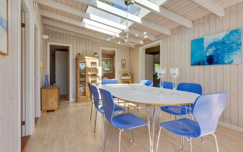 Hwelp - 200M from the Sea: Dak, Huis, Huis, Verblijf, Deur, Siding, Dek, Veranda, Plank, Hardwood