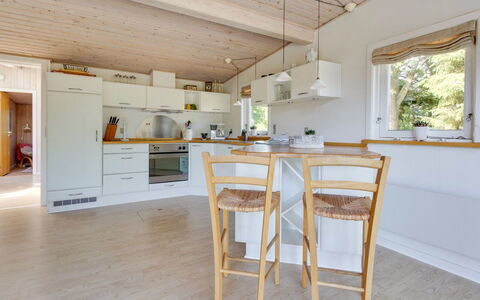 Hwelp - 200M from the Sea: Dak, Huis, Huis, Verblijf, Deur, Siding, Dek, Veranda, Plank, Hardwood