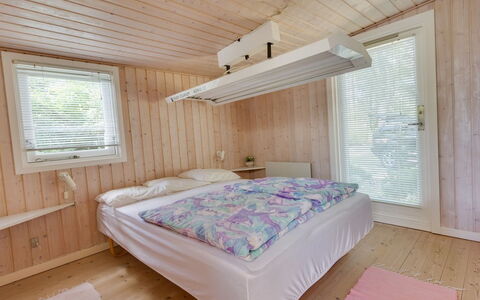 Hwelp - 200M from the Sea: Dak, Huis, Huis, Verblijf, Deur, Siding, Dek, Veranda, Plank, Hardwood