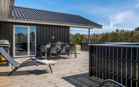Lirim - 50M from the Sea: Thatching, Verblijf, Huis, Dak, Huis, Boerderij, Hut, Landgoed, Dorp