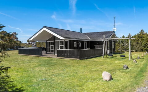 Lirim - 50M from the Sea: Thatching, Verblijf, Huis, Dak, Huis, Boerderij, Hut, Landgoed, Dorp