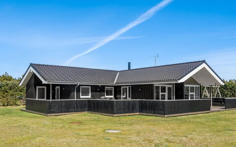 Lirim - 50M from the Sea: Thatching, Verblijf, Huis, Dak, Huis, Boerderij, Hut, Landgoed, Dorp