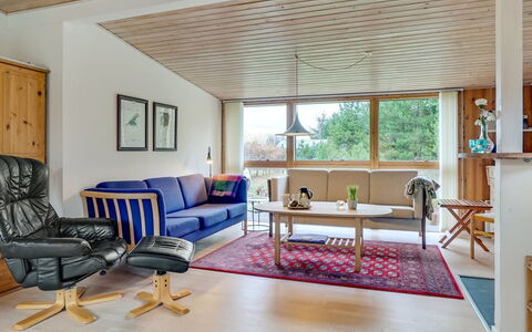 Joosua - 400M from the Sea: Meubilair, Interieur Ontwerp, Flooring, Bankstel, Verdieping, Muur, Hout, Plafond, Kamer, Woonkamer