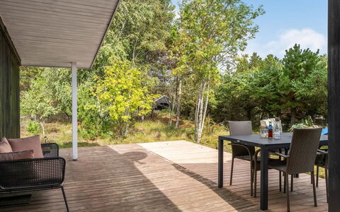 Joosua - 400M from the Sea: Hout, Struik, Houten Vloer, Land Lot, Dek, Buitenmeubels, Hardwood, Tuin, Stoel