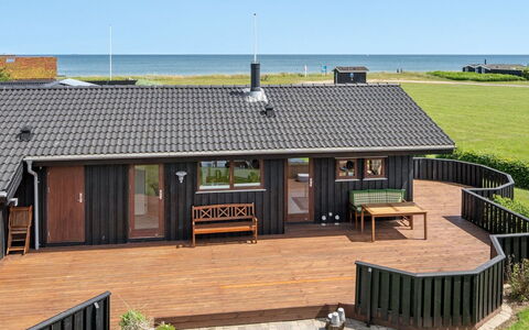 Gyda - 100M from the Sea: Zwembad, Buitenmeubels, Meubilair, Toevlucht, Flagstone, Eco Hotel, Schaduw, Stoel, Vrije Tijd, Landgoed