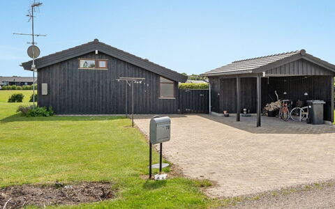 Gyda - 100M from the Sea: Zwembad, Buitenmeubels, Meubilair, Toevlucht, Flagstone, Eco Hotel, Schaduw, Stoel, Vrije Tijd, Landgoed