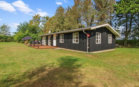 Salgarth - 450M from the Sea: Zwembad, Buitenmeubels, Meubilair, Toevlucht, Flagstone, Eco Hotel, Schaduw, Stoel, Vrije Tijd, Landgoed