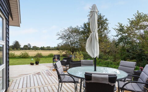 Ika - 600M from the Sea: Meubilair, Stoel, Buitenmeubels, Hout, Tafel, Buitentafel, Keuken En Eettafel, Land Lot, Dek, Veranda