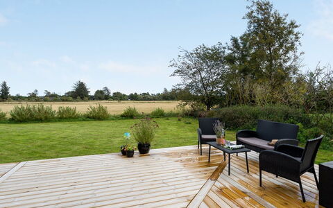 Ika - 600M from the Sea: Hout, Houten Vloer, Meubilair, Buitenmeubels, Land Lot, Stoel, Hardwood, Dek, Tuin
