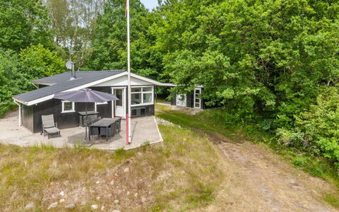 Hilde - 1.7Km from the Sea: Zwembad, Buitenmeubels, Meubilair, Toevlucht, Flagstone, Eco Hotel, Schaduw, Stoel, Vrije Tijd, Landgoed