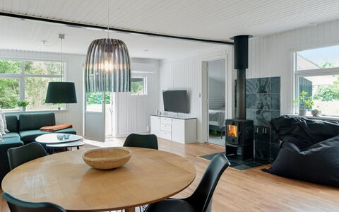 Hilde - 1.7Km from the Sea: Zwembad, Buitenmeubels, Meubilair, Toevlucht, Flagstone, Eco Hotel, Schaduw, Stoel, Vrije Tijd, Landgoed