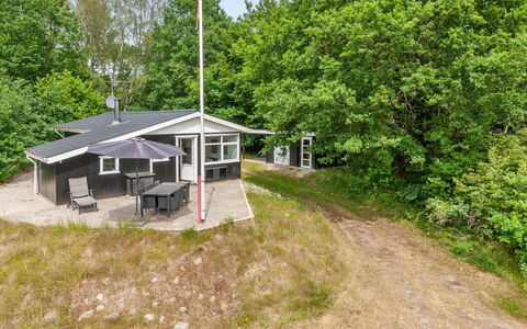 Hilde - 1.7Km from the Sea: Zwembad, Buitenmeubels, Meubilair, Toevlucht, Flagstone, Eco Hotel, Schaduw, Stoel, Vrije Tijd, Landgoed