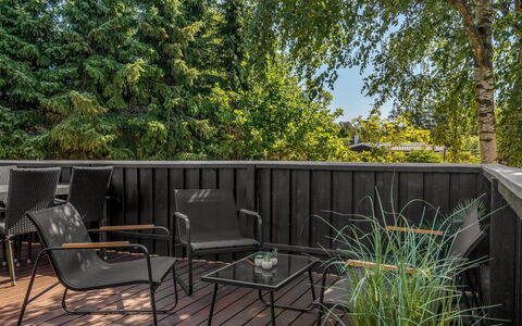 Leonor - 300M from the Sea: Meubilair, Buitenmeubels, Hout, Stoel, Buitentafel, Dek, Hardwood, Backyard, Tuin, Patio