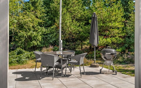 Leonor - 300M from the Sea: Meubilair, Buitenmeubels, Tafel, Stoel, Buitentafel, Schaduw, Tuin, Patio, Outdoor Structuur, Backyard