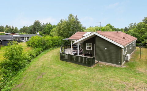 Asgard - 500M from the Sea: Gras, Huis, Dak, Huis, Verblijf, Struik, Land Lot, Landelijk Gebied, Boerderij, Groundcover
