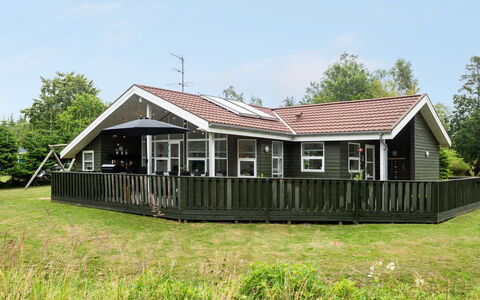 Asgard - 500M from the Sea: Gras, Huis, Dak, Huis, Verblijf, Struik, Land Lot, Landelijk Gebied, Boerderij, Groundcover