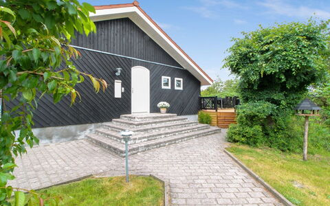 Flora - 150M from the Sea: Thatching, Verblijf, Huis, Dak, Huis, Boerderij, Hut, Landgoed, Dorp