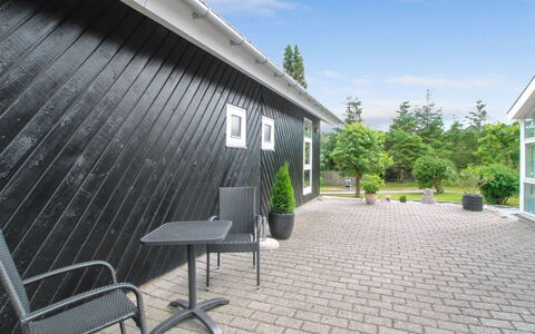 Flora - 150M from the Sea: Thatching, Verblijf, Huis, Dak, Huis, Boerderij, Hut, Landgoed, Dorp