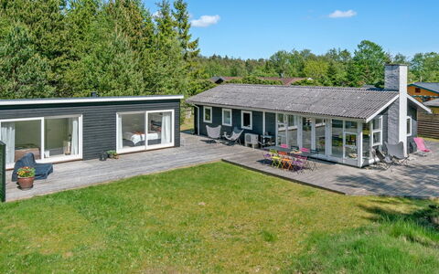 Sighwith - 500M from the Sea: Zwembad, Buitenmeubels, Meubilair, Toevlucht, Flagstone, Eco Hotel, Schaduw, Stoel, Vrije Tijd, Landgoed