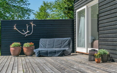 Sighwith - 500M from the Sea: Zwembad, Buitenmeubels, Meubilair, Toevlucht, Flagstone, Eco Hotel, Schaduw, Stoel, Vrije Tijd, Landgoed