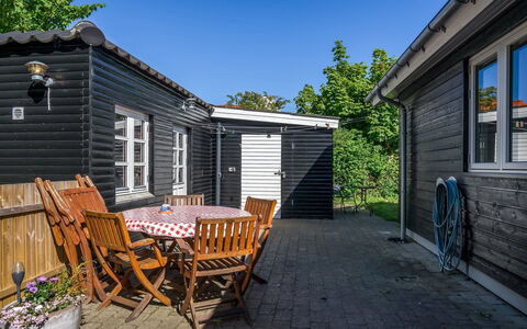 Gunhil - 200M from the Sea: Zwembad, Buitenmeubels, Meubilair, Toevlucht, Flagstone, Eco Hotel, Schaduw, Stoel, Vrije Tijd, Landgoed