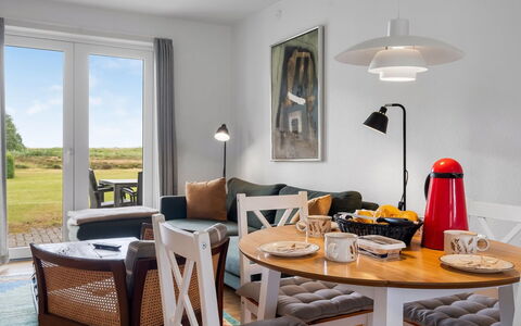 Jyrki - 100M from the Sea: Meubilair, Interieur Ontwerp, Stoel, Tafel, Hout, Keuken En Eettafel, Flooring, Verdieping, Verlichting, Eetkamer