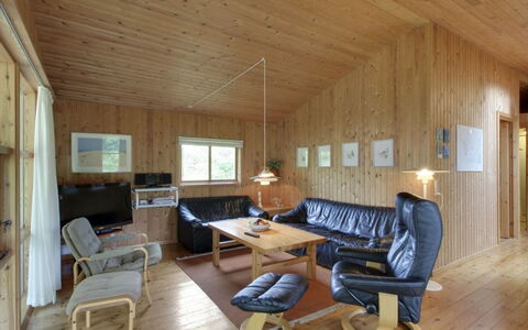 Gerasim - 400M from the Sea: Hout, Plafond, Interieur Ontwerp, Kamer, Huis, Verdieping, Verblijf, Hardwood, Lichte Inrichting, Blokhut