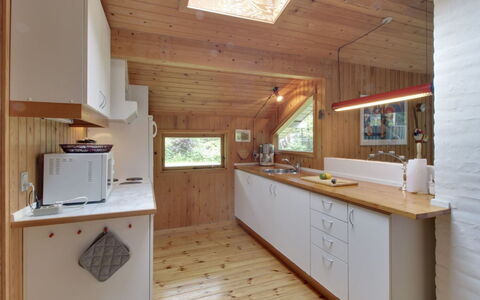 Gerasim - 400M from the Sea: Hout, Flooring, Plafond, Interieur Ontwerp, Verdieping, Kamer, Keuken, Beits, Countertop, Lichte Inrichting
