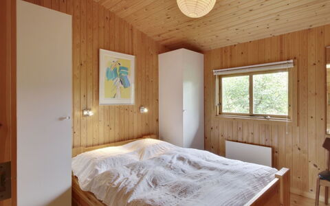 Gerasim - 400M from the Sea: Hout, Interieur Ontwerp, Plafond, Flooring, Verdieping, Slaapkamer, Kamer, Bed, Hardwood, Huis