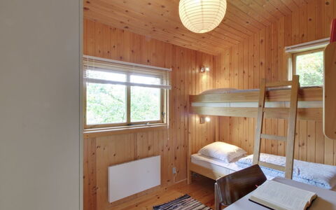 Gerasim - 400M from the Sea: Hout, Plafond, Interieur Ontwerp, Flooring, Verdieping, Slaapkamer, Beits, Hardwood, Bed, Kamer