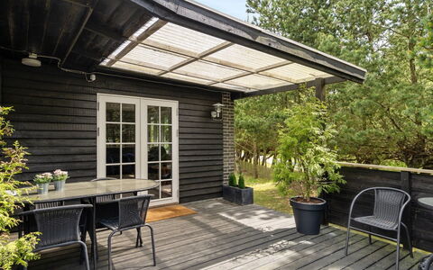 Siljan - from the Sea: Dak, Huis, Huis, Verblijf, Siding, Landgoed, Oprit, Garden Gebouwen, Werf, Schuur