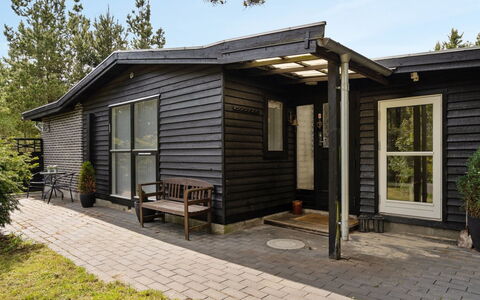 Siljan - from the Sea: Dak, Huis, Huis, Verblijf, Siding, Landgoed, Oprit, Garden Gebouwen, Werf, Schuur