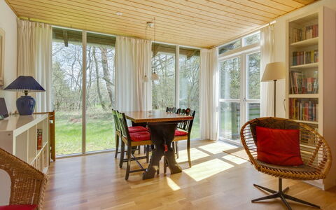 Eina - 250M from the Sea: Thatching, Verblijf, Huis, Dak, Huis, Boerderij, Hut, Landgoed, Dorp