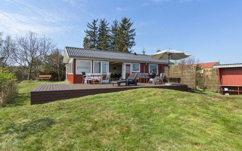Ingold - 50M from the Sea: Dak, Huis, Land Lot, Huis, Verblijf, Landgoed, Garden Gebouwen, Schaduw, Blokhut, Landscaping