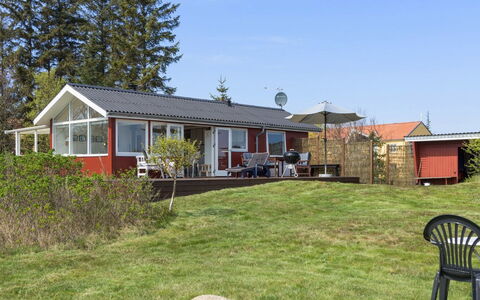 Ingold - 50M from the Sea: Dak, Huis, Land Lot, Huis, Verblijf, Landgoed, Garden Gebouwen, Schaduw, Blokhut, Landscaping