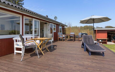 Ingold - 50M from the Sea: Dak, Huis, Land Lot, Huis, Verblijf, Landgoed, Garden Gebouwen, Schaduw, Blokhut, Landscaping