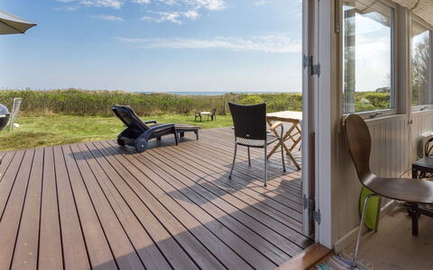 Ingold - 50M from the Sea: Dak, Huis, Land Lot, Huis, Verblijf, Landgoed, Garden Gebouwen, Schaduw, Blokhut, Landscaping