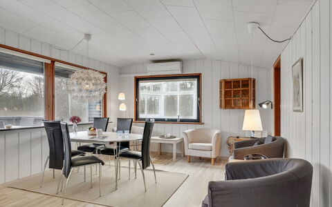 Herly - 50M from the Sea: Woongebied, Dak, Voorstad, Oprit, Landgoed, Schoorsteen
