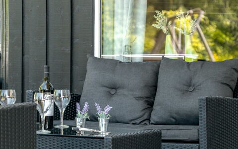 Esaline - 400M from the Sea: Meubilair, Interieur Ontwerp, Stoel, Flooring, Tafel, Toevlucht, Verdieping, Plafond, Kamer, Eco Hotel