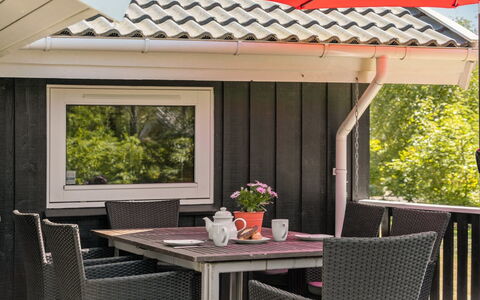 Esaline - 400M from the Sea: Meubilair, Interieur Ontwerp, Stoel, Flooring, Tafel, Toevlucht, Verdieping, Plafond, Kamer, Eco Hotel