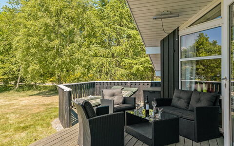 Esaline - 400M from the Sea: Meubilair, Interieur Ontwerp, Stoel, Flooring, Tafel, Toevlucht, Verdieping, Plafond, Kamer, Eco Hotel