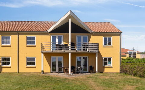 Dafna - 100M from the Sea: Appartement, Schaduw, Balkon, Stoel, Hek, Buitenmeubels, Aluminium, Kunstgras
