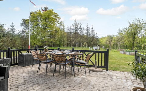 Fredegæst - 700M from the Sea: Meubilair, Stoel, Buitenmeubels, Tafel, Buitentafel, Landschap, Land Lot, Keuken En Eettafel, Tuin, Schaduw