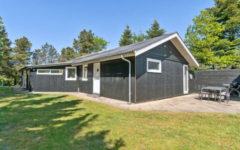 Aud - 300M from the Sea: Thatching, Verblijf, Huis, Dak, Huis, Boerderij, Hut, Landgoed, Dorp